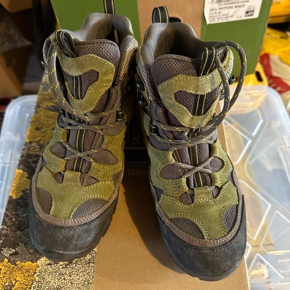 Zamberlan Unisex Hiking Boots 146 QUANTUM GTX RR in Aloe/Grey - Picture 2 of 7